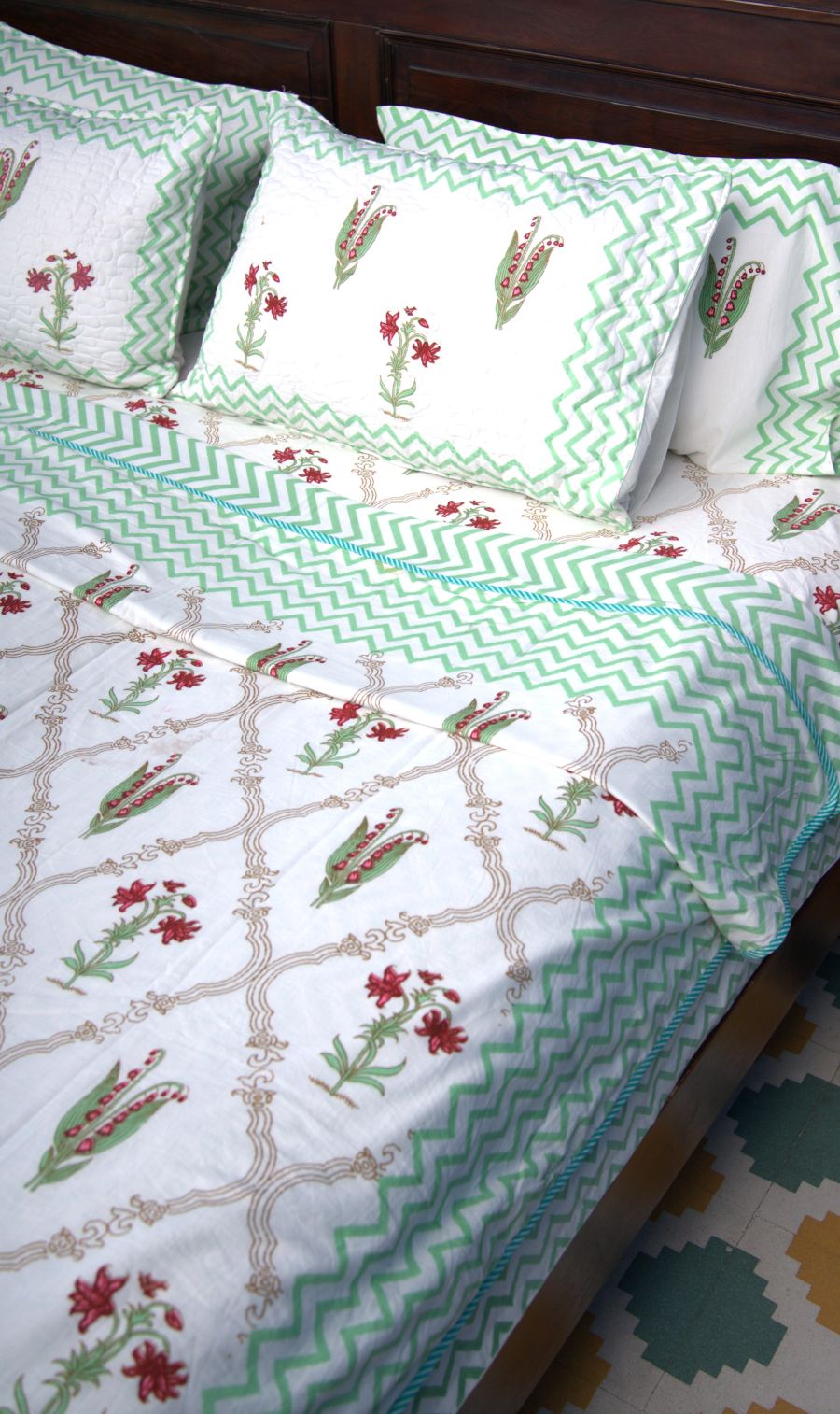 Light Green & Red Lilly Flower Bedsheet & Dohar Set – Hand Block Printed
