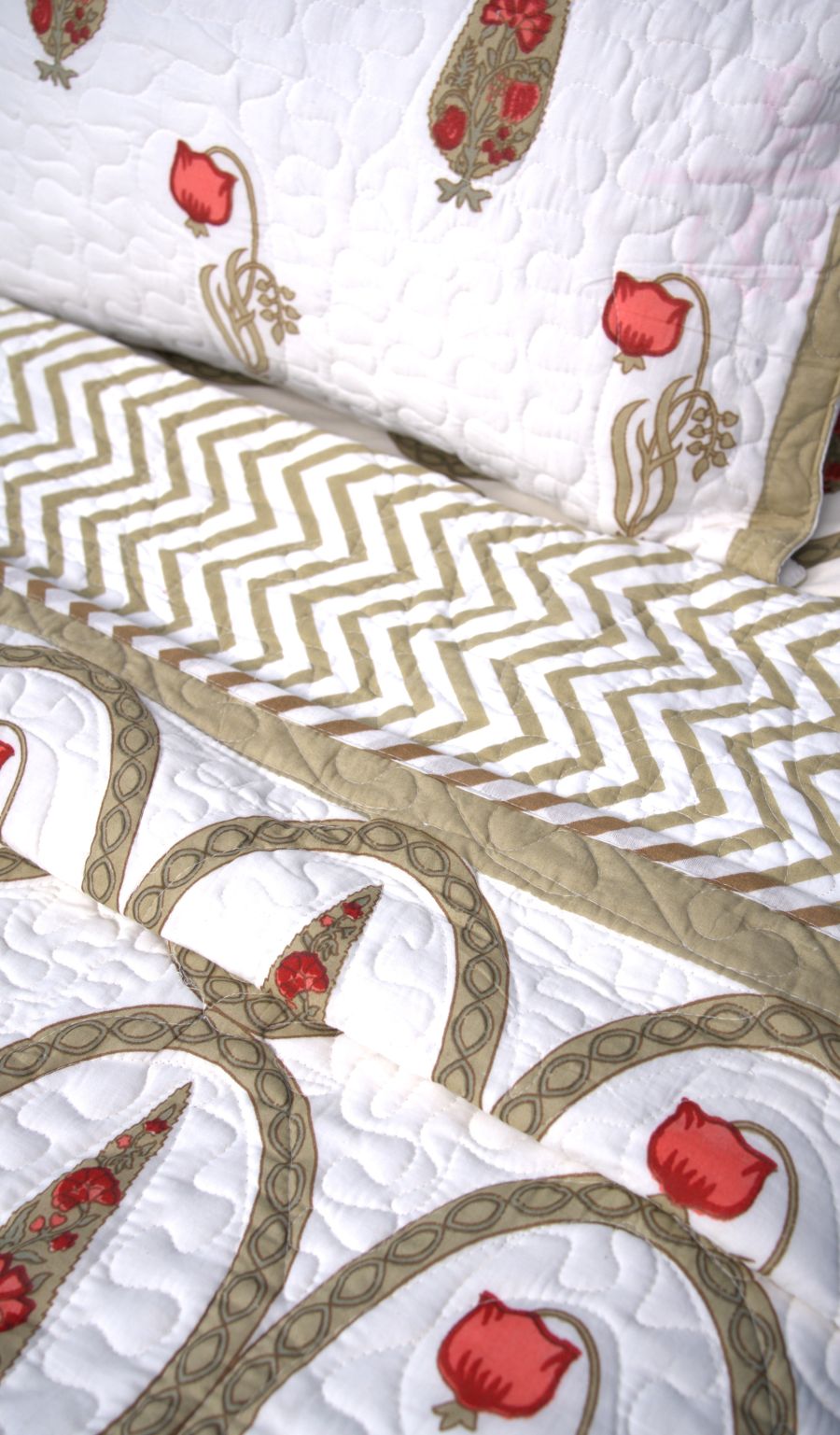 Red & Olive Green Tulip Mughal Floral Hand Block Bedsheet & Quilted Bedcover Set – Hand Block Printed