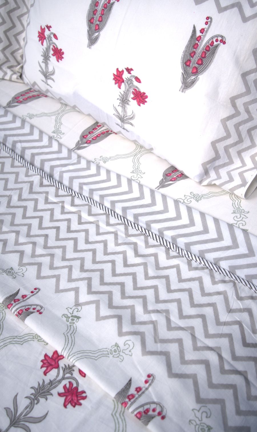 Red & Grey Lilly Flower Bedsheet & Dohar Set – Hand Block Printed