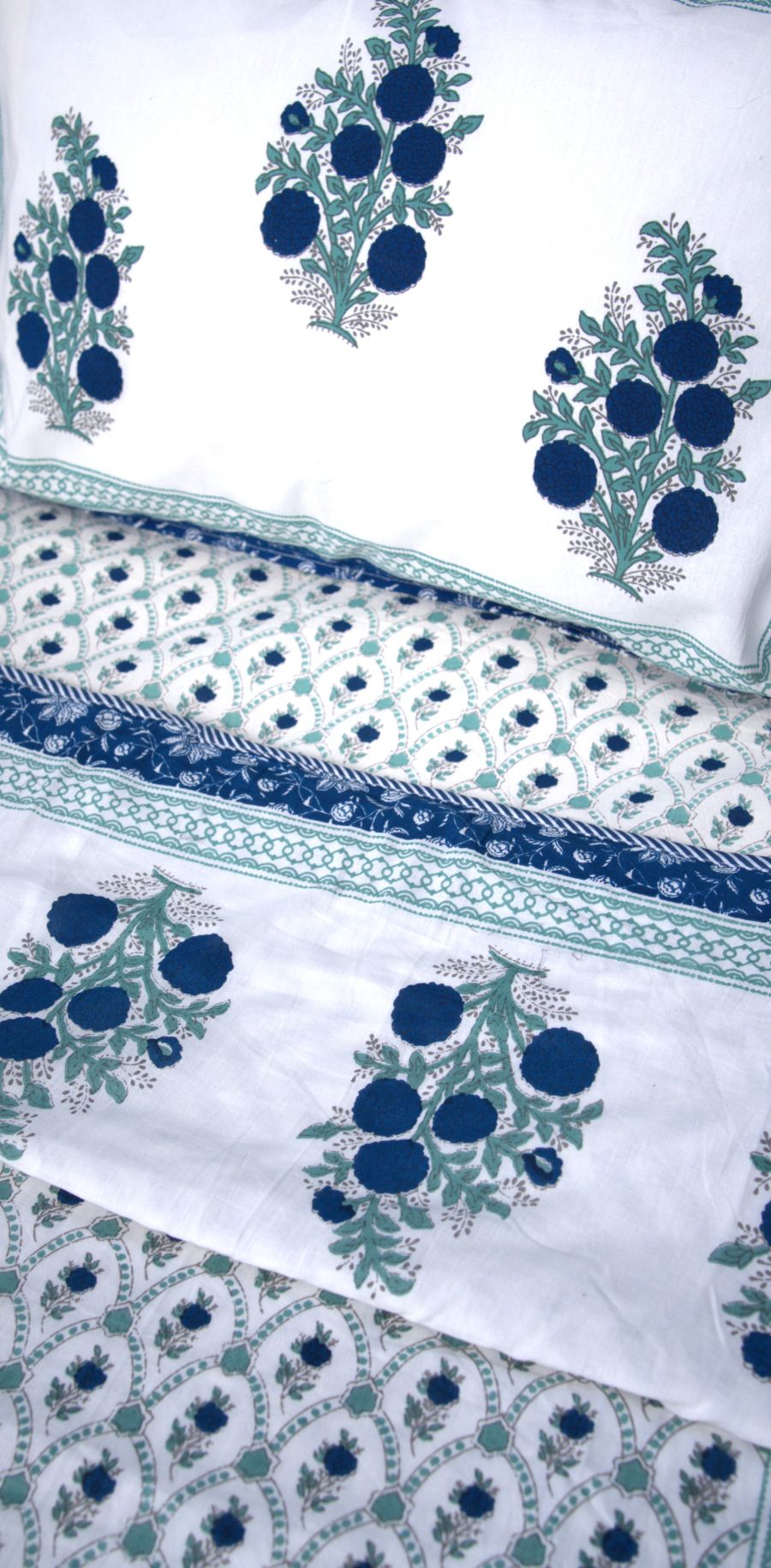 Blue Small Flower Butta Bedsheet & Dohar Set – Hand Block Printed