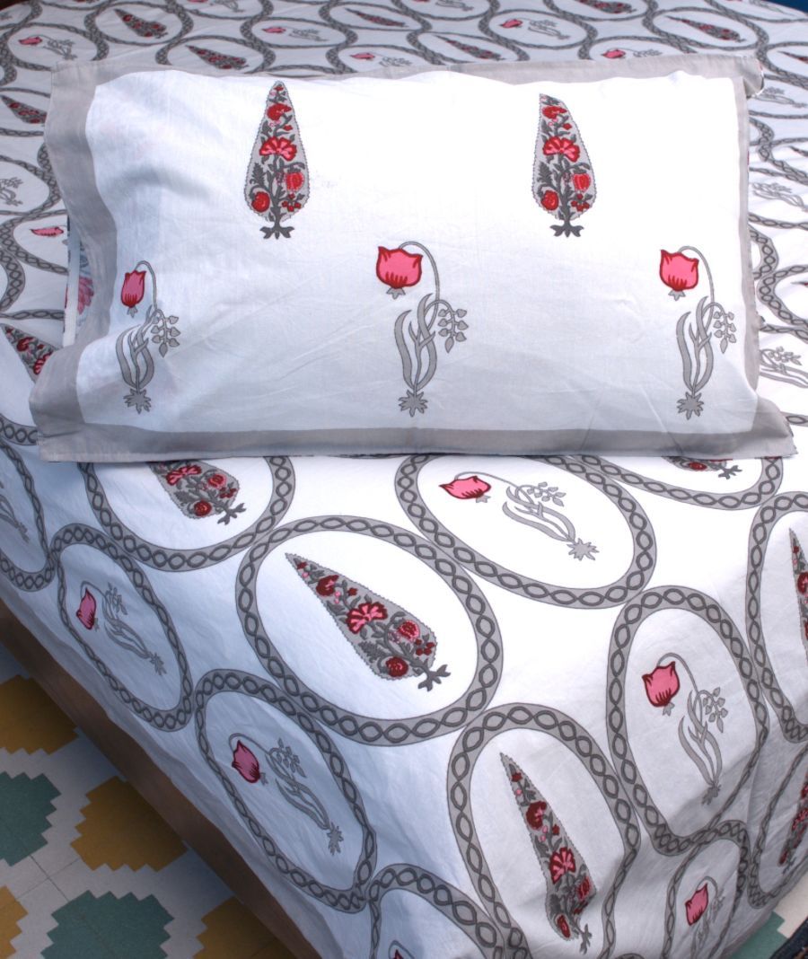 Red & Grey Tulip Mughal Floral Hand Block Bedsheet with 2 Pillow Cover Set - 220TC