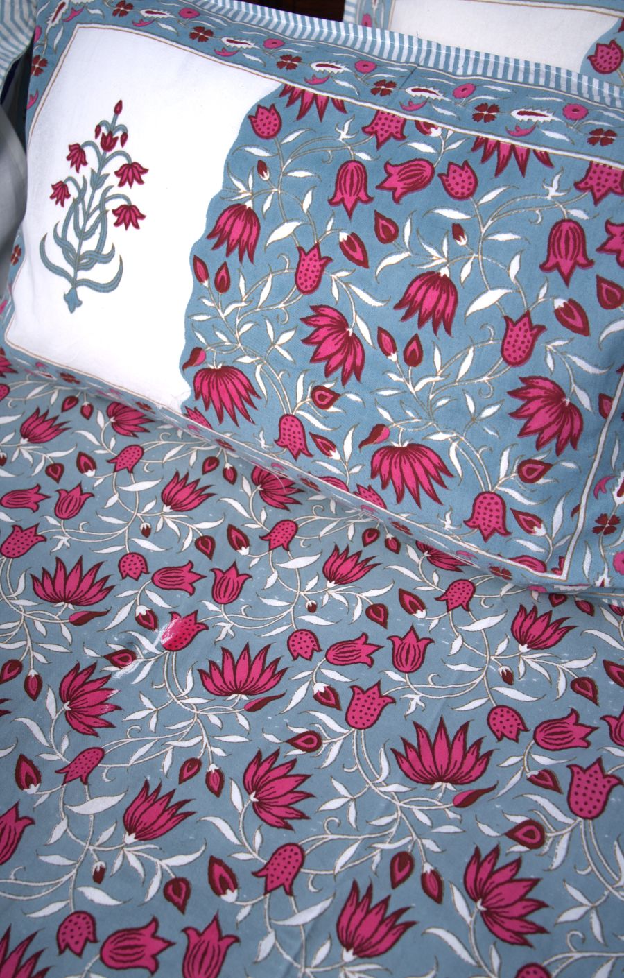 Lotus Flower Jal Red & Blue Hand Block Bedsheet with 2 Pillow Cover Set - 220TC