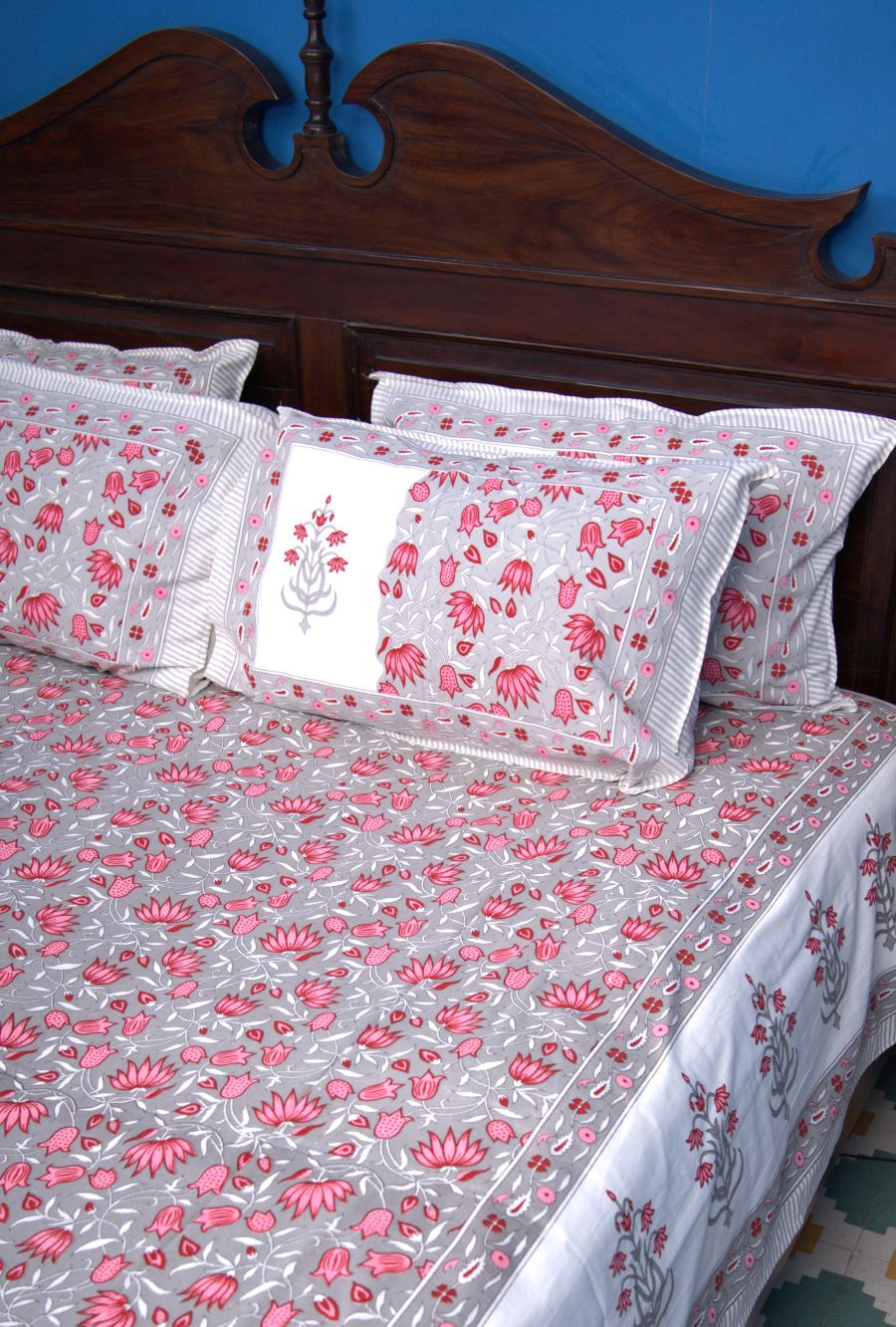 Lotus Flower Jal Pink & Grey Hand Block Bedsheet with 2 Pillow Cover Set - 220TC