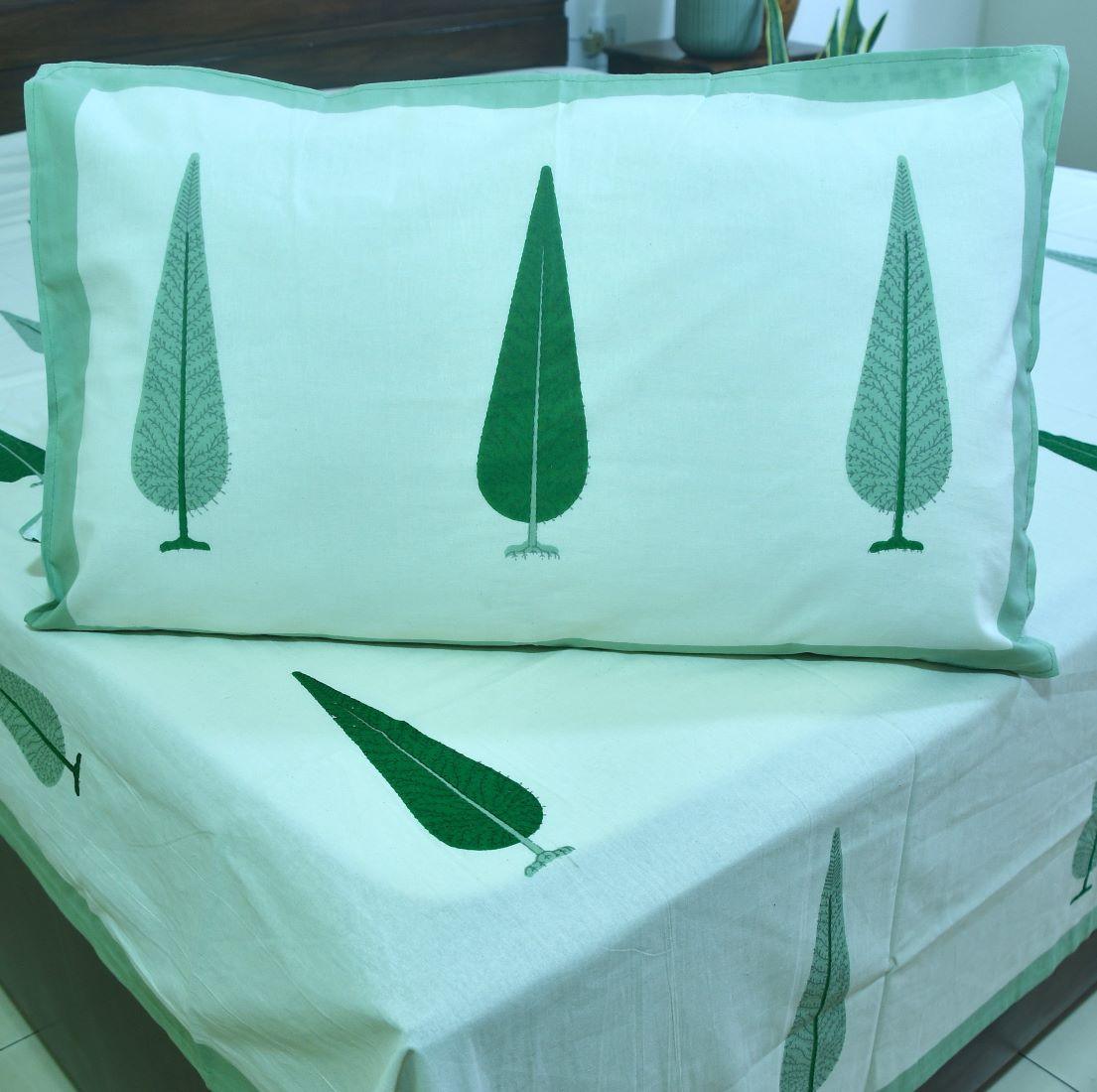 Green Gulbahaar Hand Block Bedsheet with 2 Pillow Cover Set - 220TC