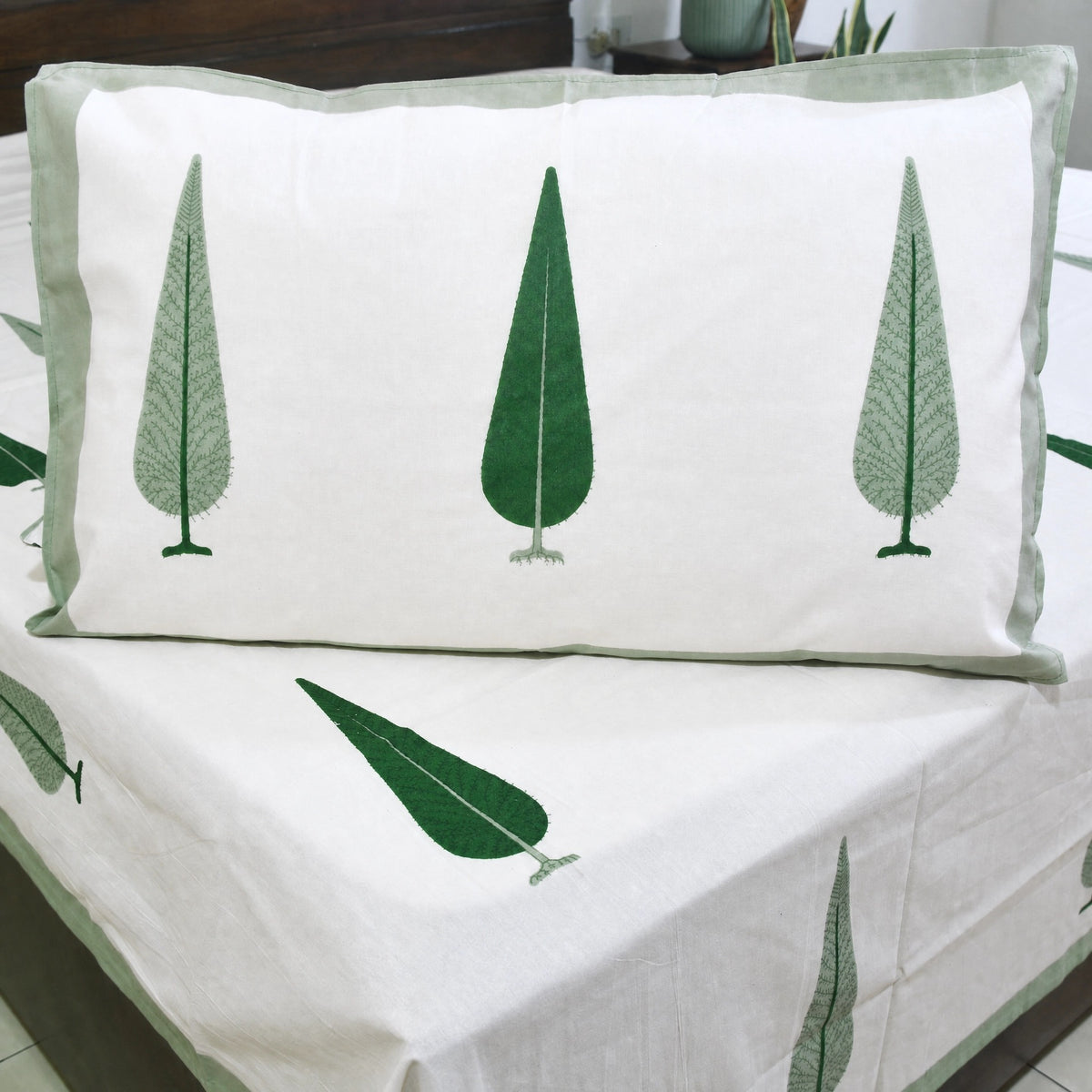 Jungle Green Gulbahaar Hand Block Bedsheet with 2 Pillow Cover Set - 220TC