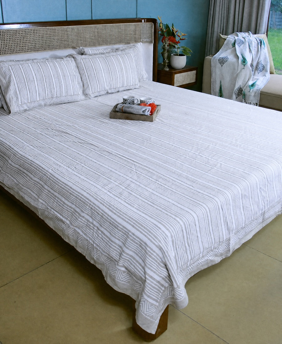 Geometrical Yellow Striped Hand Block Bedsheet with 2 Pillow Cover Set - 220TC