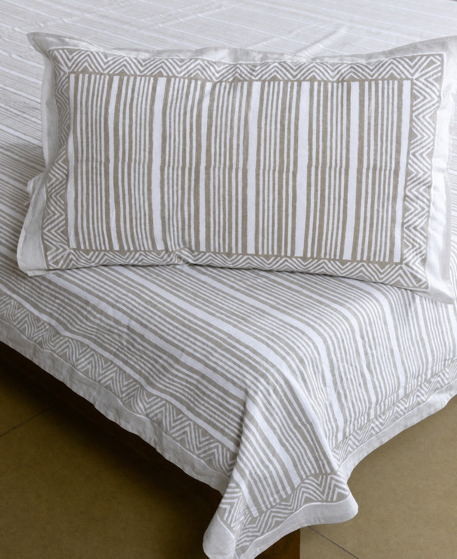 Geometrical Yellow Striped Hand Block Bedsheet with 2 Pillow Cover Set - 220TC