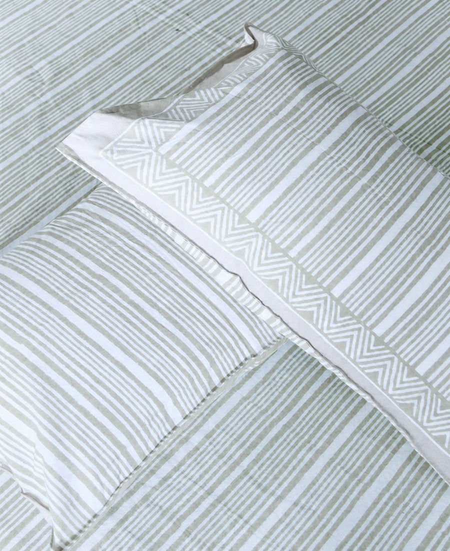 Geometrical Yellow Striped Hand Block Bedsheet with 2 Pillow Cover Set - 220TC