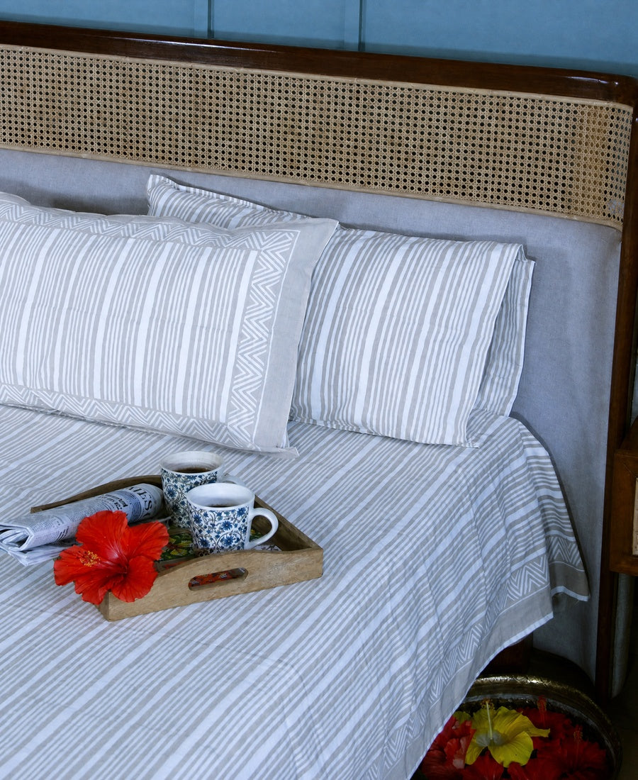 Geometrical Yellow Striped Hand Block Bedsheet with 2 Pillow Cover Set - 220TC