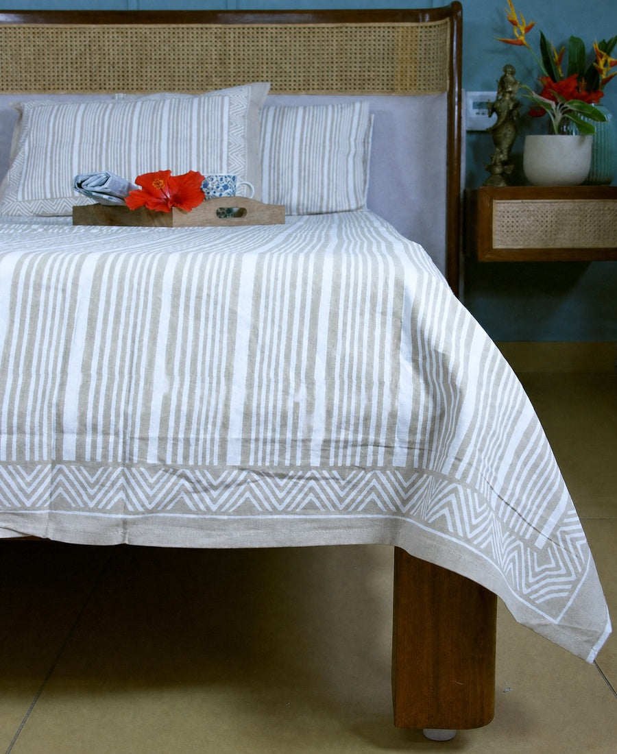 Geometrical Yellow Striped Hand Block Bedsheet with 2 Pillow Cover Set - 220TC