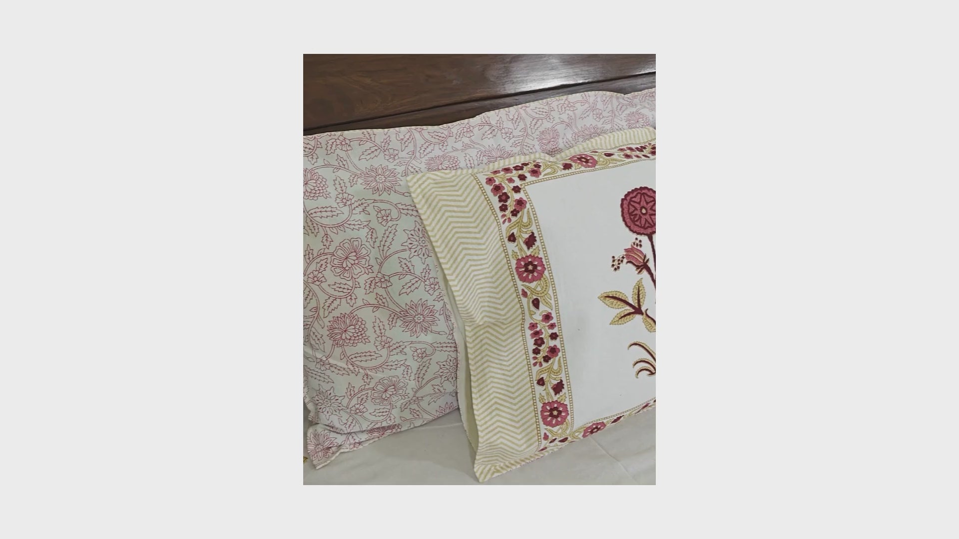 Pink Suryamukhi Hand Block Bedsheet with 2 Pillow Cover Set - 220TC