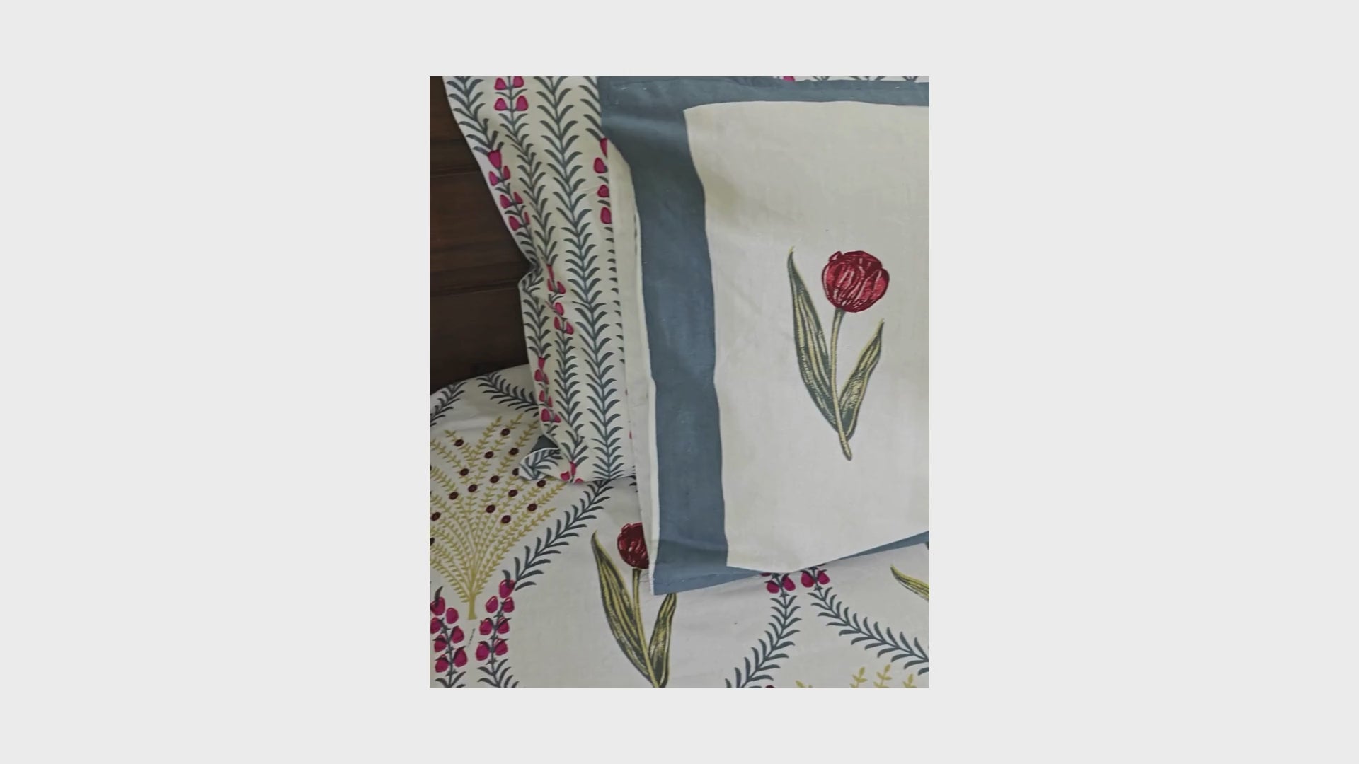 Pink Kaner Rajasthani Floral Hand Block Bedsheet Set 2 Pillow Cover with Set - 220TC