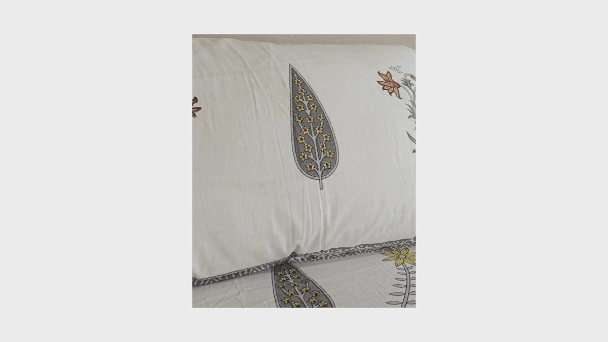 Peela Rajnigandha Hand Block Bedsheet with 2 Pillow Cover Set - 320TC
