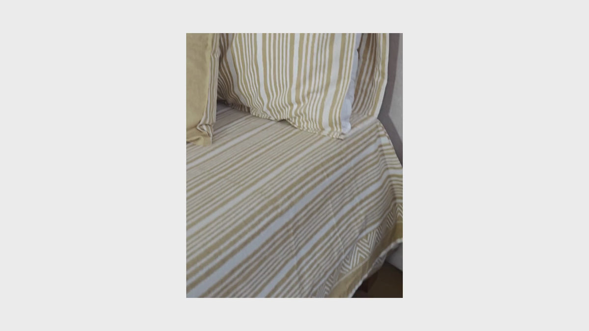 Geometrical Yellow Striped Hand Block Bedsheet with 2 Pillow Cover Set - 220TC